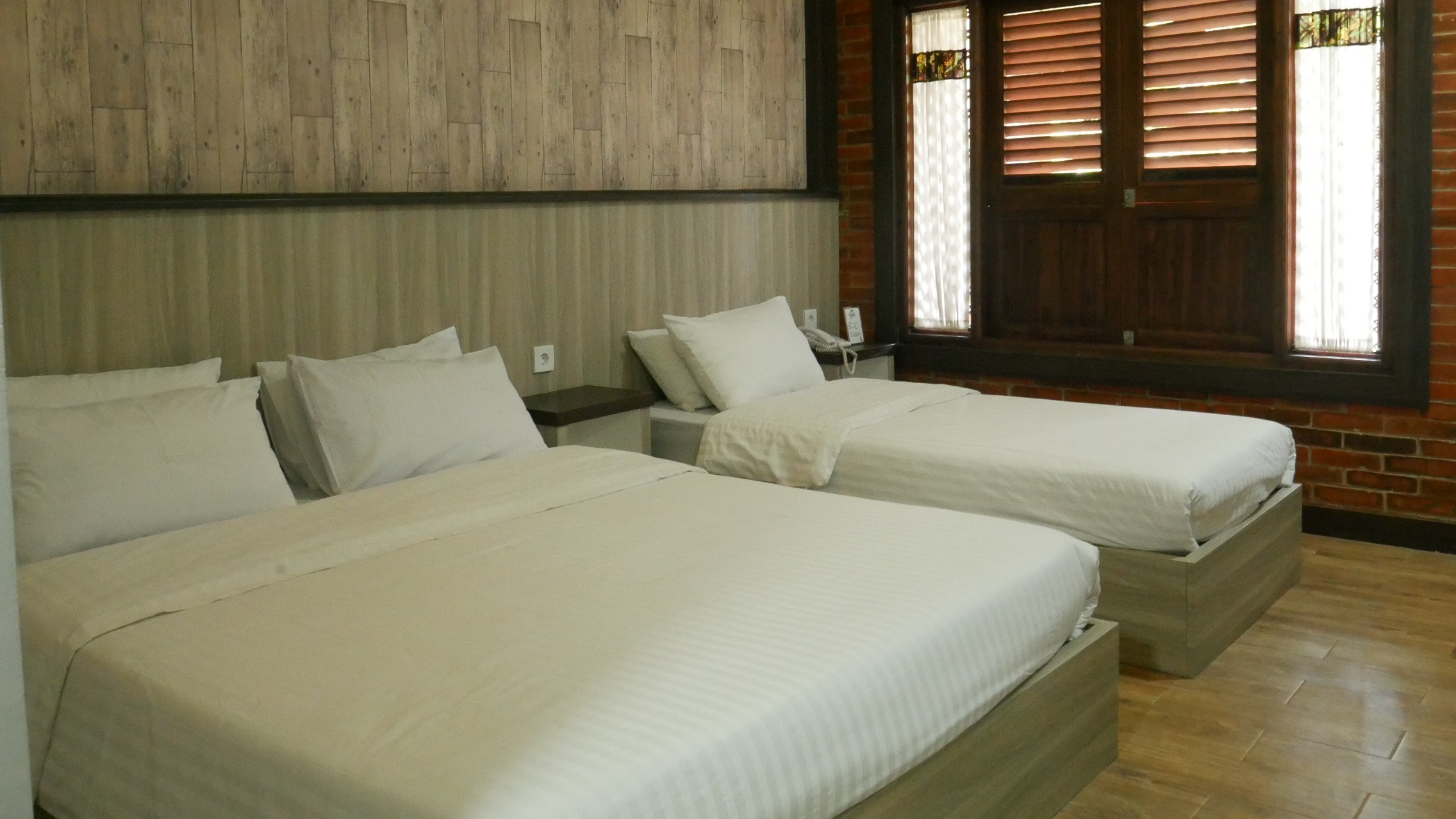 Odoo • Image and Text